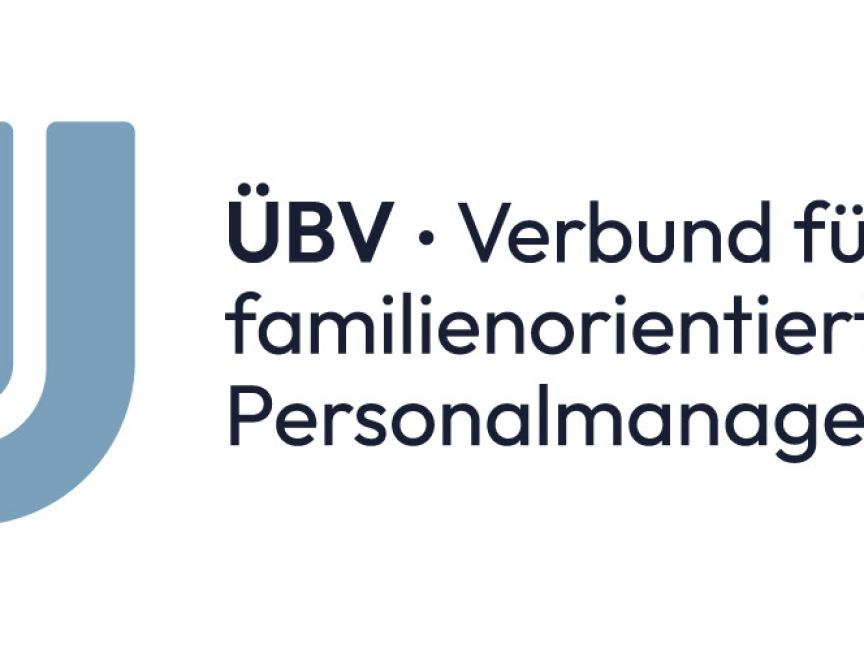 Logo ÜBV – Verbund für familienorientiertes Personalmanagement. Stilisiertes U in Blaugrau mit rotem Punkt.
