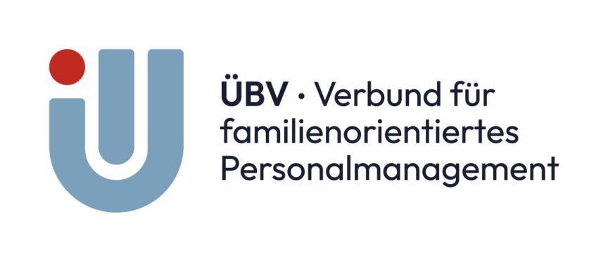 Logo ÜBV – Verbund für familienorientiertes Personalmanagement. Stilisiertes U in Blaugrau mit rotem Punkt.